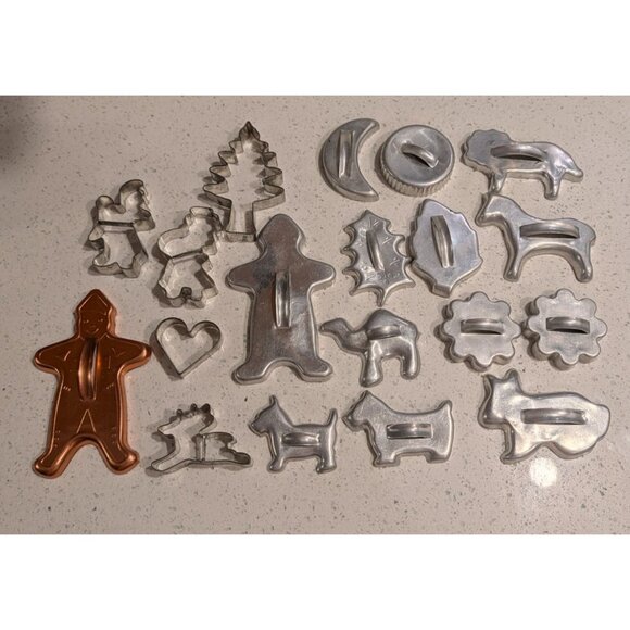 Vintage 1950s Assorted Metal Cookie Cutters Set Of 19 - Picture 1 of 16